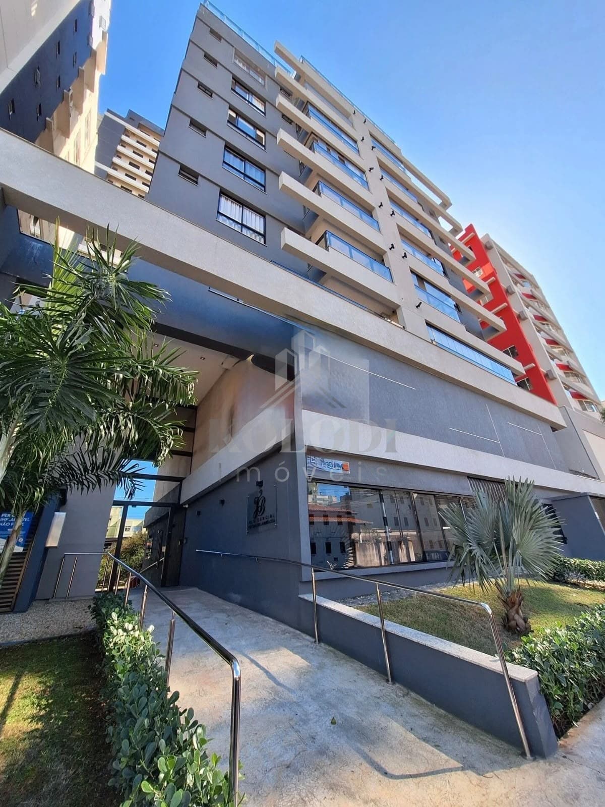 LOCAÇÃO Apartamento diferenciado com 2 quartos e amplo terraço no Centro de Itajaí, Centro, Itajaí